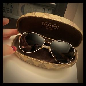 Coach aviator sunglasses 🕶